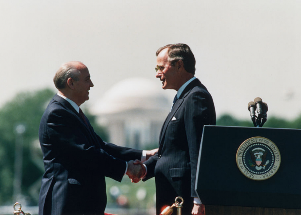 1990: Bush and Gorbachev agree to destroy chemical weapons